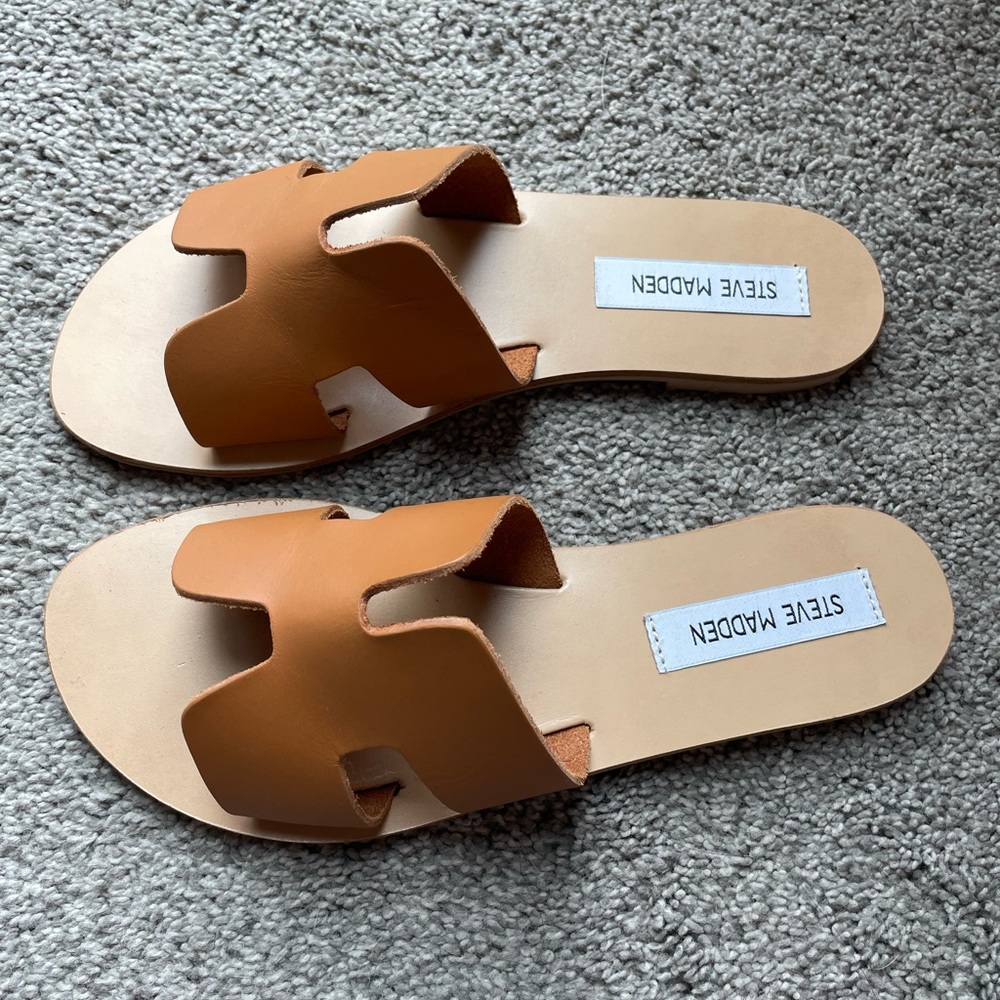 Steve Madden Zarnia sandal size 8, never worn.